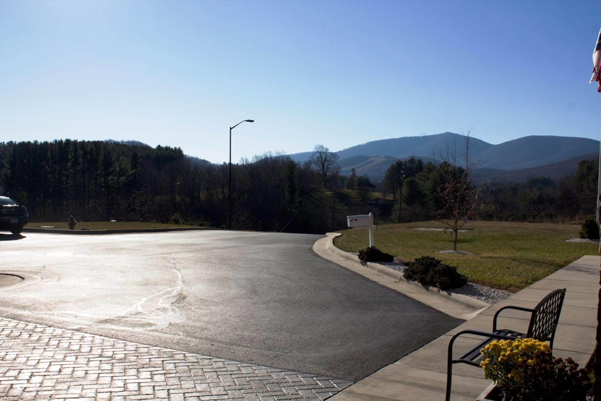 Holiday Inn Express West Jefferson By Ihg Esterno foto
